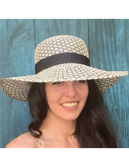 U206 Capeline Panama Femme fino portée