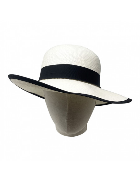 C163 Chapeau coco Femme Panama blanc face porte C163 Chapeau coco Femme Panama blanc face porte