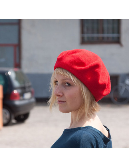 Béret classique Kopka Laine rouge porté